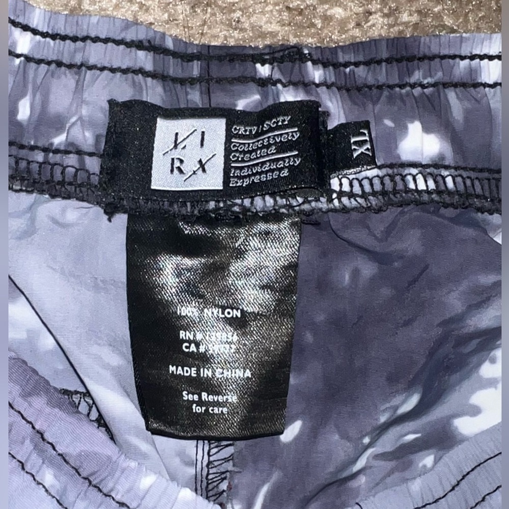 XL CRTV SCTY NYLON TYE DYE VERY COMFORTABLE ONLY WOTN ONCE LIKE NEW CONDITION!